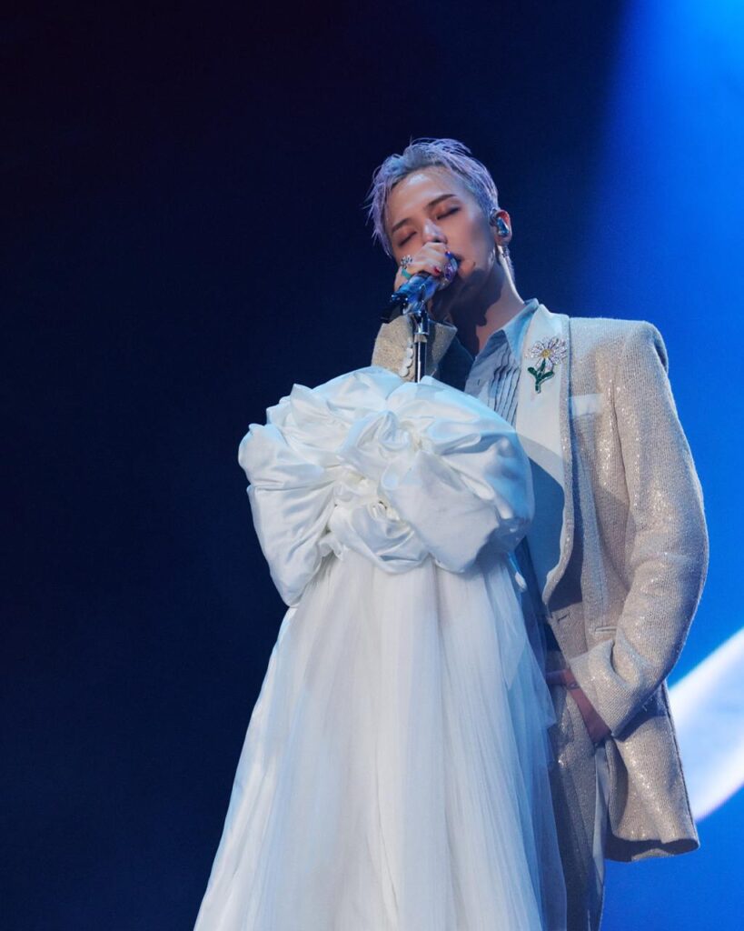 GD 權志龍抵港演出！近期演唱會穿了哪些品牌塑造華麗造型？