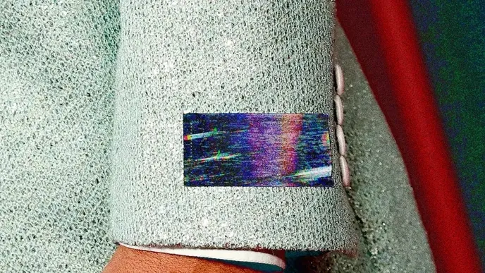 西裝袖口那個小標籤，到底拆還是不拆？