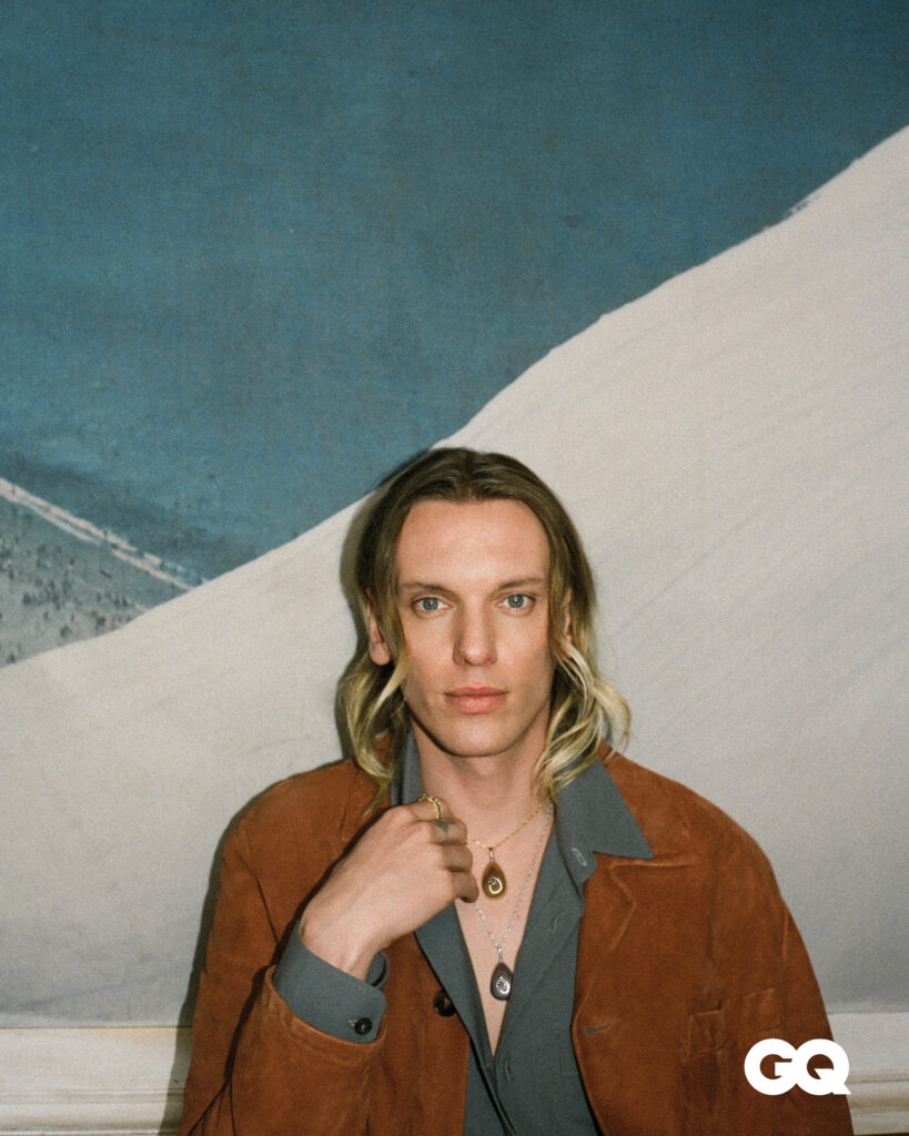 Jacket and shirt, Tod’s. 
Macri Classica drop-shape pendant in yellow gold with diamond, drop-shape pendant in white gold with diamond, and Ramage Eternelle ring in white and yellow gold with rose-cut diamonds, Buccellati. 
